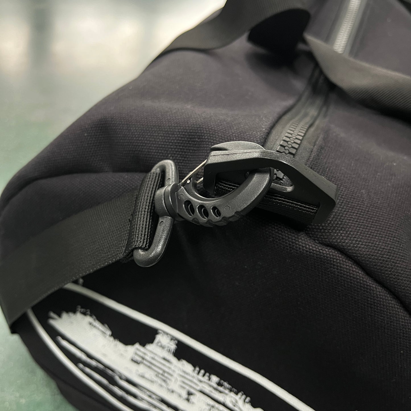 CRTZ Duffle Bag in Schwarz