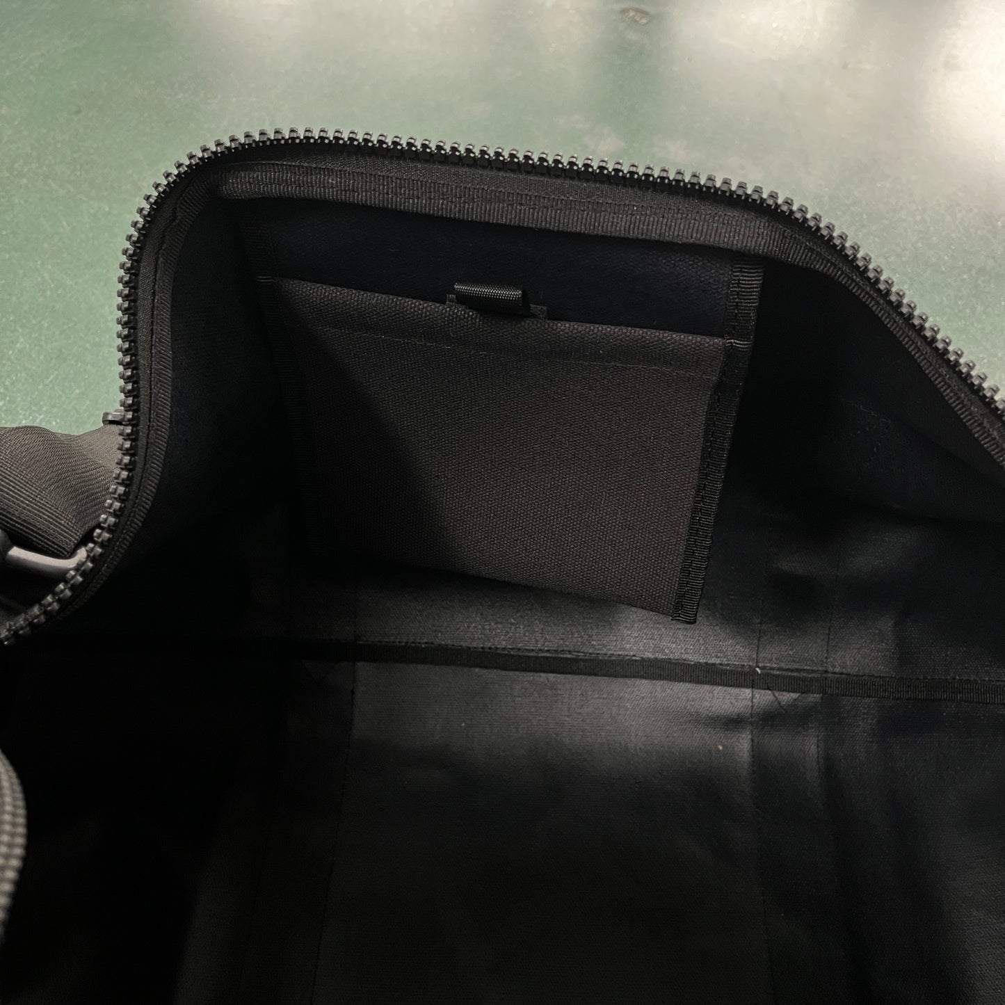 CRTZ Duffle Bag in Schwarz