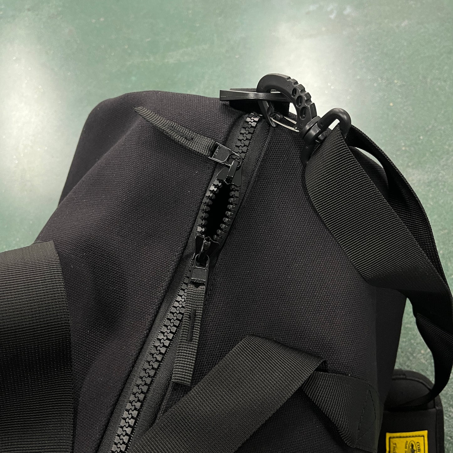 CRTZ Duffle Bag in Schwarz