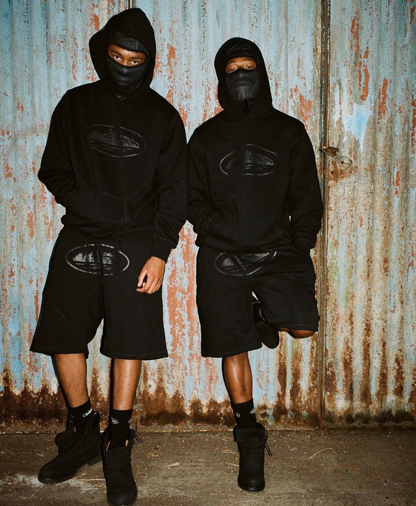 CRTZ Hoodie in Tripple-Black