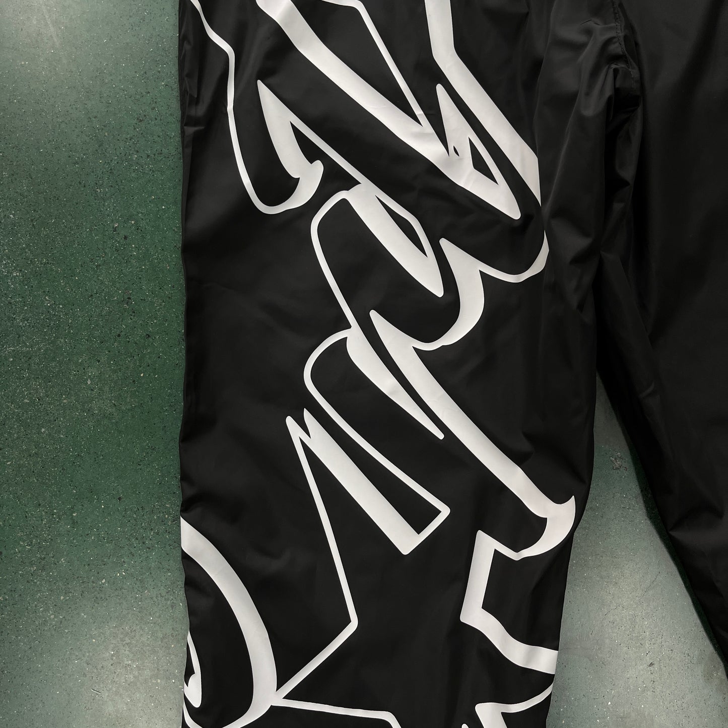 CRTZ Trackpants Hosen in Schwarz/Grau/Grün