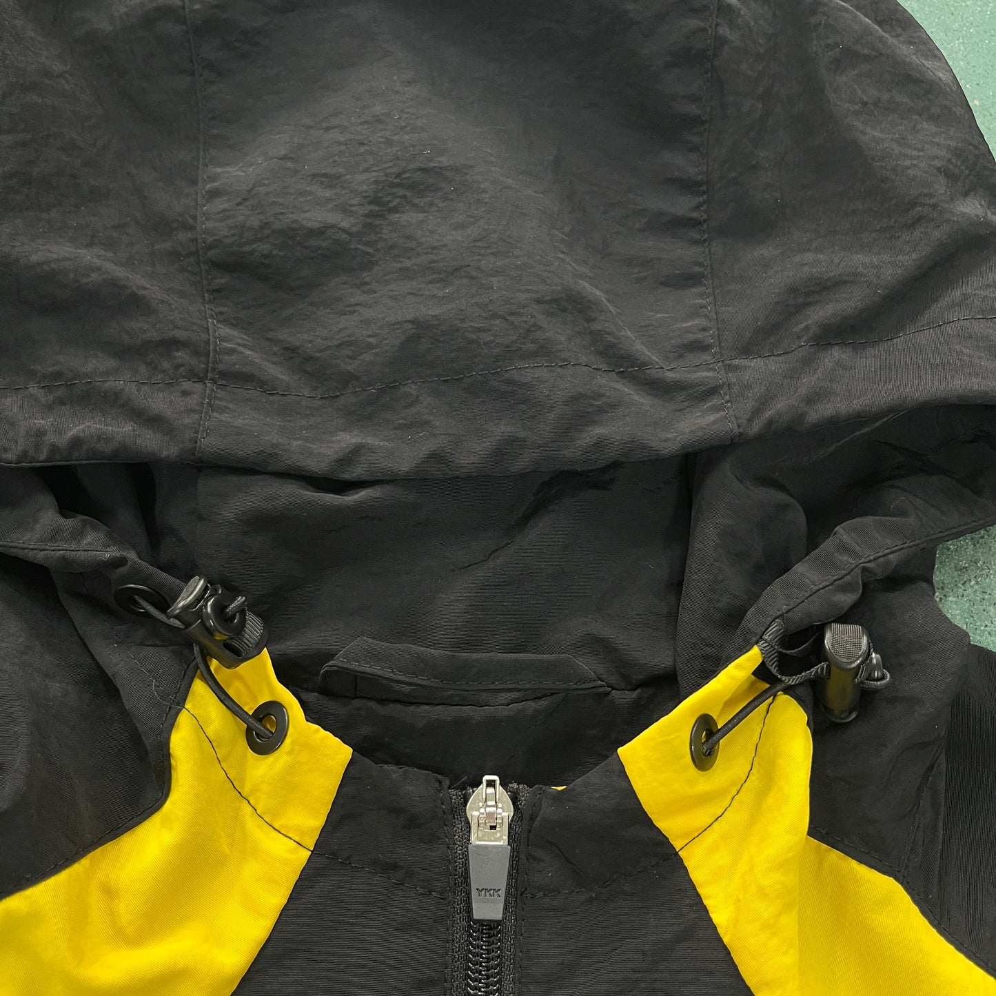 CRTZ Windbreaker in Schwarz/Gelb