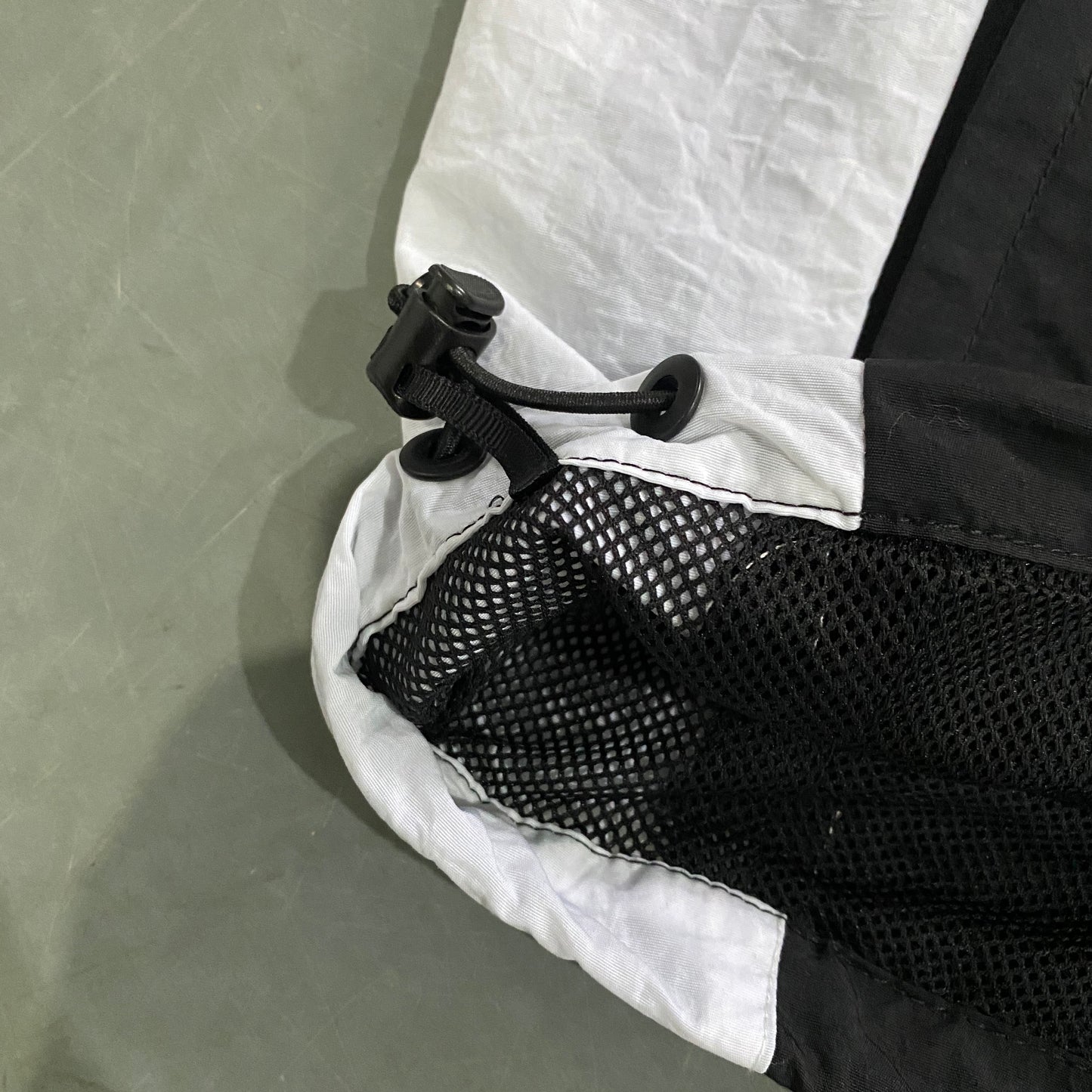CRTZ Windbreaker in Schwarz/Weiss