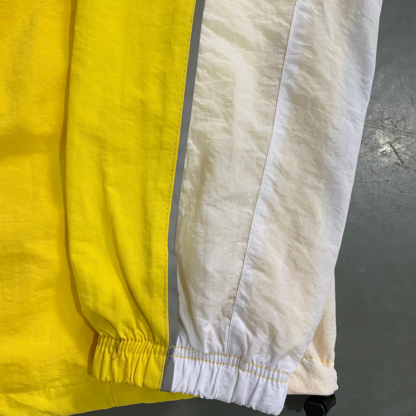 CRTZ Windbreaker Jacke in Gelb/Weiss