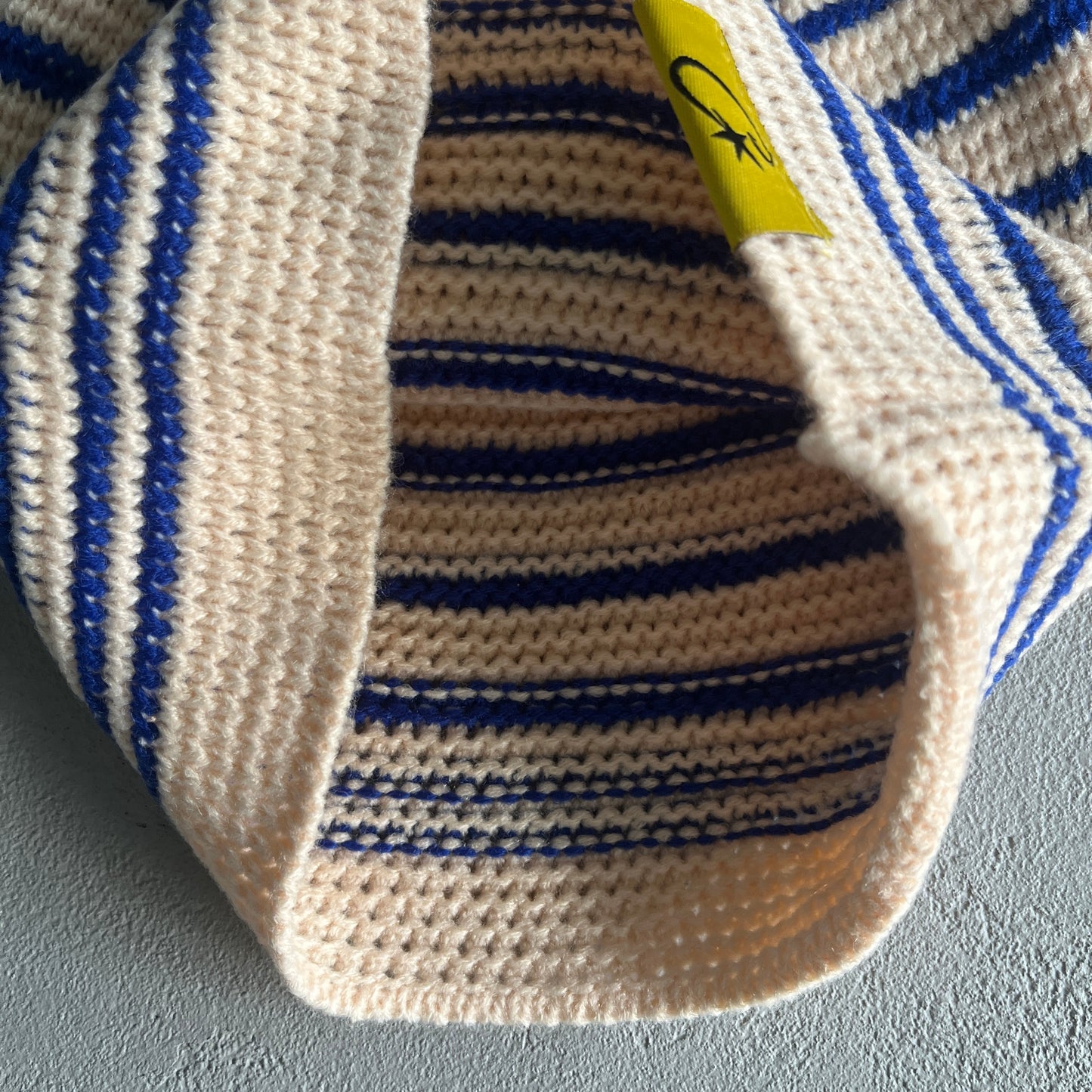 CRTZ Mütze in Beige/Blaue Streifen